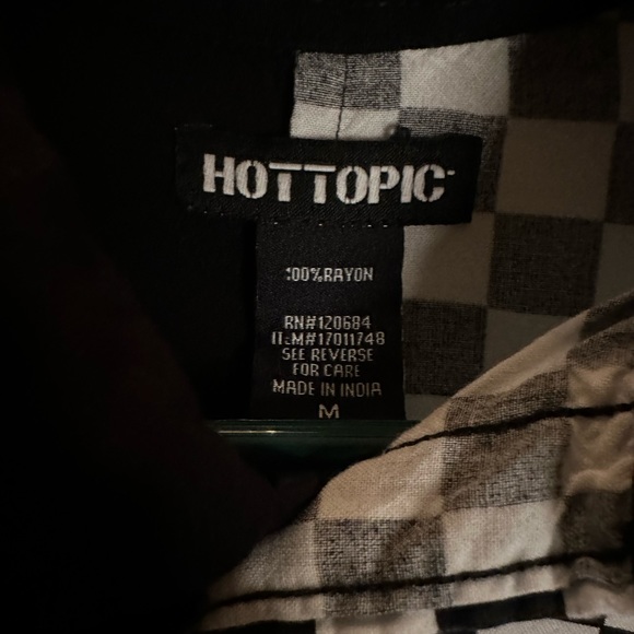 Hot topic split pattern button up - Picture 3 of 3